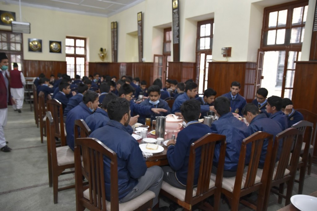 Students dining at Lawrence College