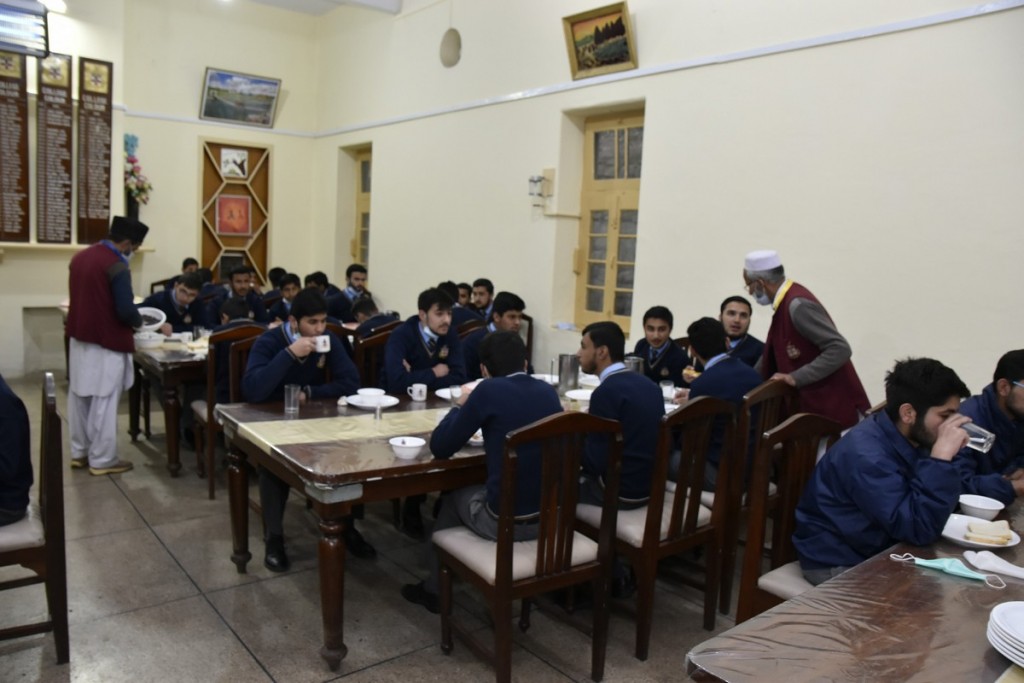 Meal service at Lawrence College boarding school