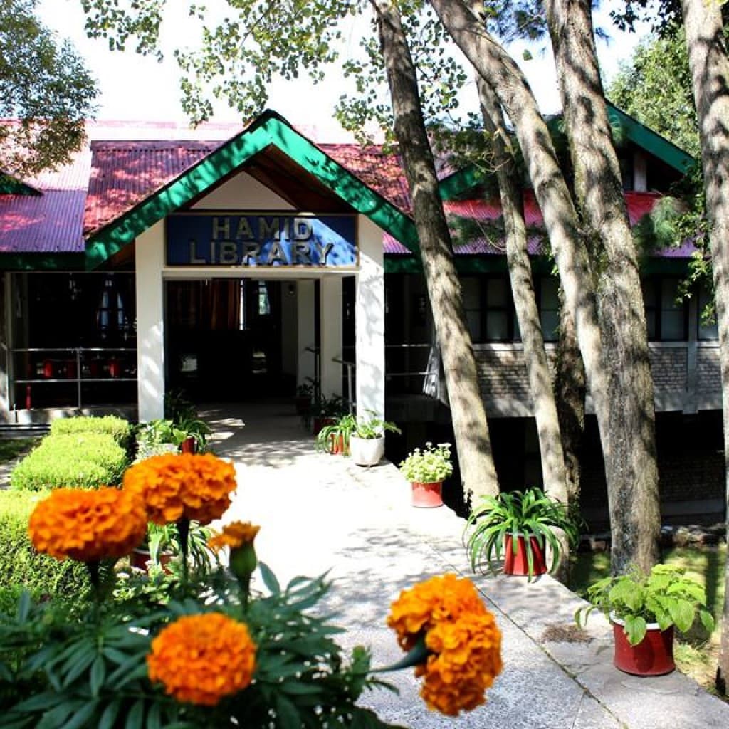 Hamid Library exterior, Lawrence College